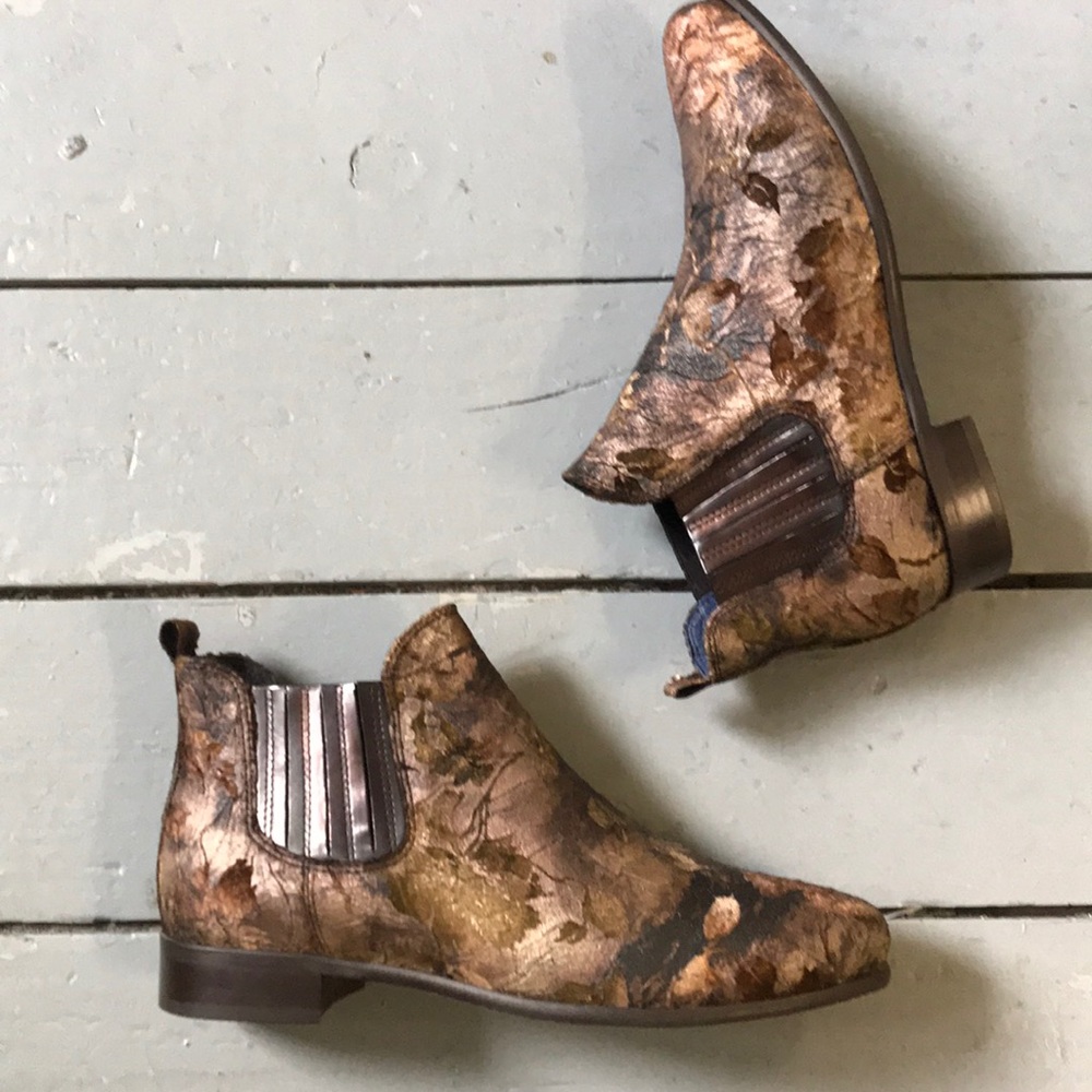 Unity in Diversity Zodiac Floral Chelsea Boots